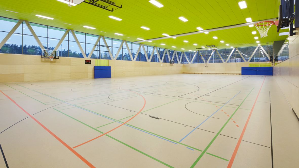 Zweifeldsporthalle Borgsdorf Blick in Sporthalle – Forbo Marmoleum Sport
